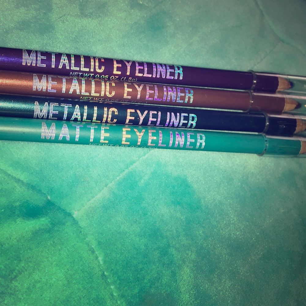 4 Metallic eyeliner pencils